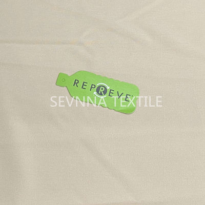 La fibre de Repreve a réutilisé des dames de tissu de vêtements de bain échouent le maillot de bain d'usage