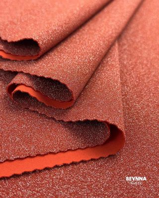 230gm de poids Tissu double tricoté avec nylon recyclé et finition métallique pour l'été et l'automne