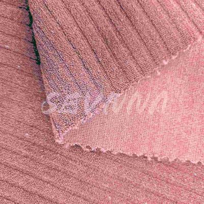 Les leggings étirés sont faits de tissu doux et flexible pour des leggings élégants et confortables.