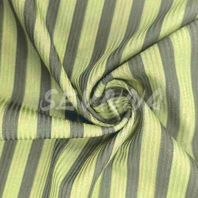 200 g de tissu polyester recyclé doux et respirant résistant aux rides large 135 cm