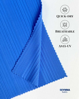 Tissus texturés bleus pour maillots de bain haute performance et tendance