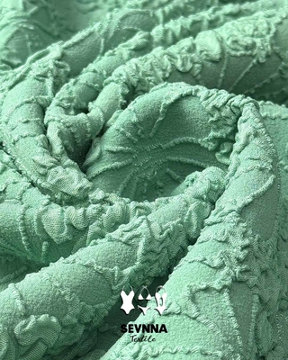 Alternatives de tissus texturés pour maillots de bain à haute tenue des couleurs et à maintien de la forme