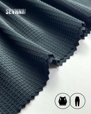 160 cm de largeur UV Protéger plus de 50 tissus de course avec du polyester recyclé pour des vêtements d'activité hautes performances