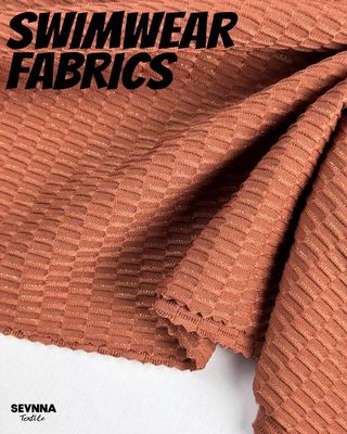 Tissu de natation texturé haut de gamme avec une largeur de 130 cm, un poids de 250 gm et une composition en nylon recyclé pour maillots de bain haute performance