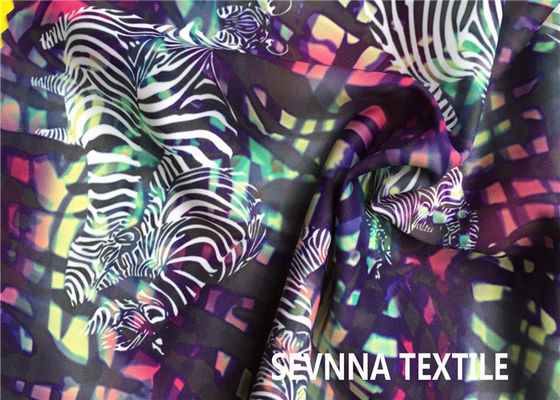 L'impression de Digital a réutilisé le tissu 225gsm-230gsm de vêtements de bain avec les modèles animaux