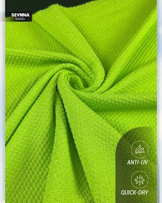 Tissu en polyester recyclé doux et durable, idéal pour les marques de vêtements durables qui se concentrent sur la réduction de l'impact environnemental